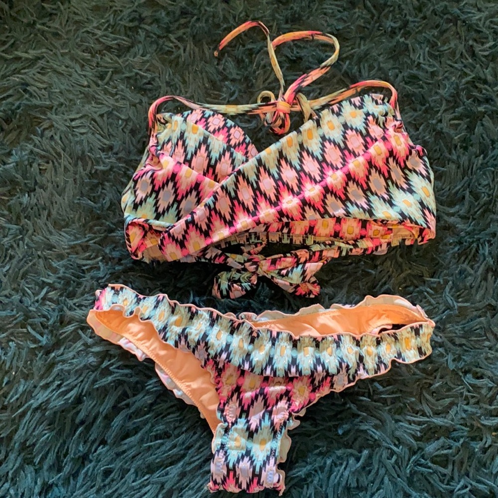 Victoria’s Secret bikini. 32DD / Small
